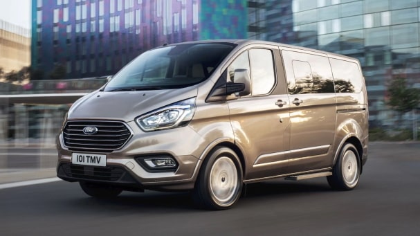 Ford Tourneo custom Hybrid noleggio lungo termine