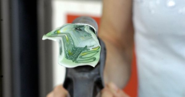 Caro carburante: 10 consigli per risparmiare con il tuo furgone